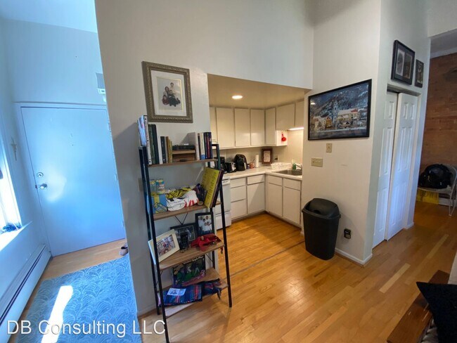 Building Photo - 250 Warner St