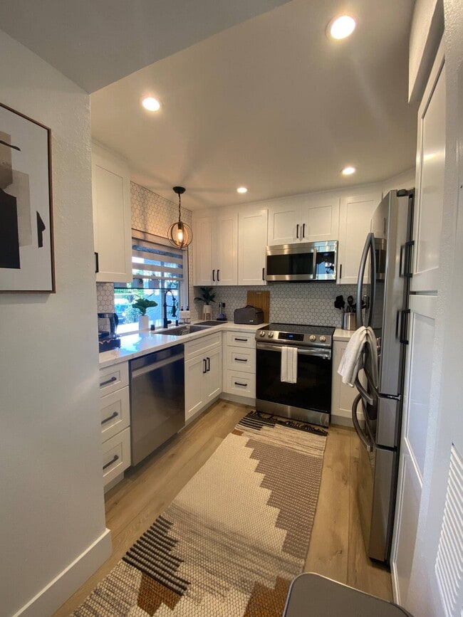 Kitchen - 48 Corniche Dr