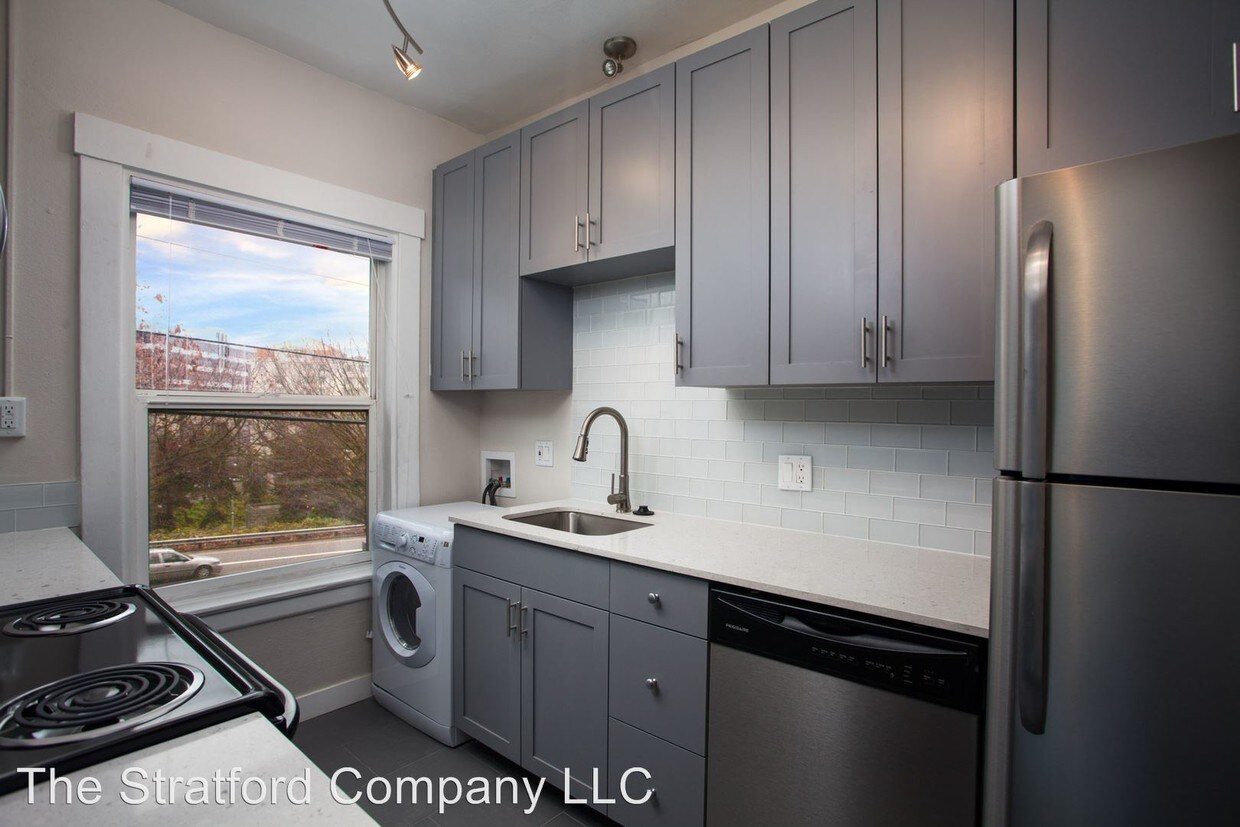 Foto principal - 2 br, 1 bath Apartment - 304 E Olive Place