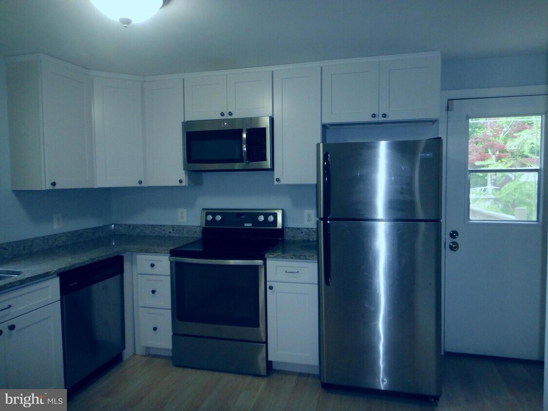 Building Photo - 2145 Kings Landing Rd