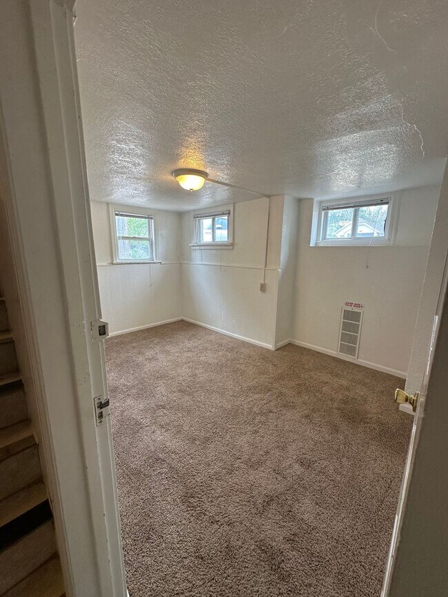 Building Photo - MS2204