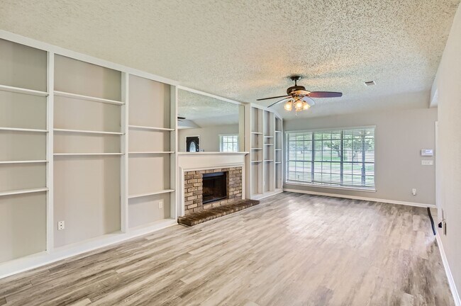 Building Photo - 11910 Yearling Dr