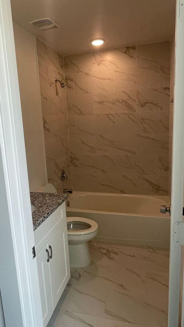 Building Photo - 9529 Everglade Dr