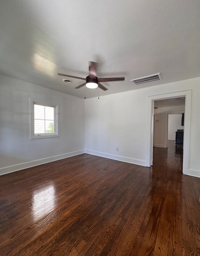 Building Photo - LIVE MINUTES FROM UNITY PARK & DOWNTOWN GREENVILLE!  Prime Greenville Location Near Schools, Dini...
