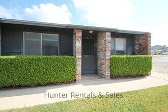 Building Photo - 1129 Wales Dr