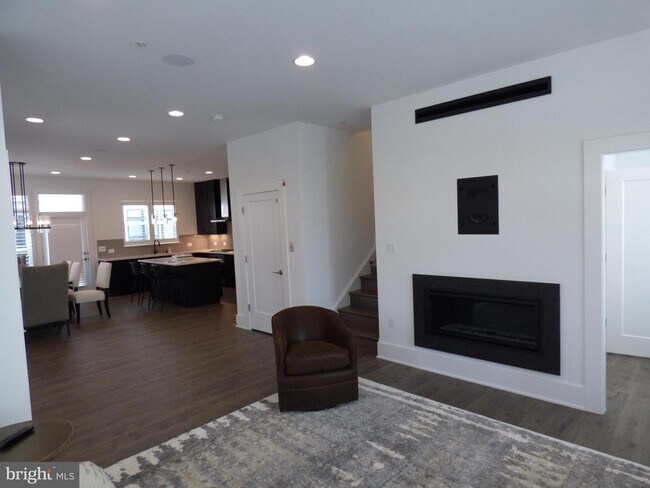 Foto del edificio - 11360 Emerald Park Rd