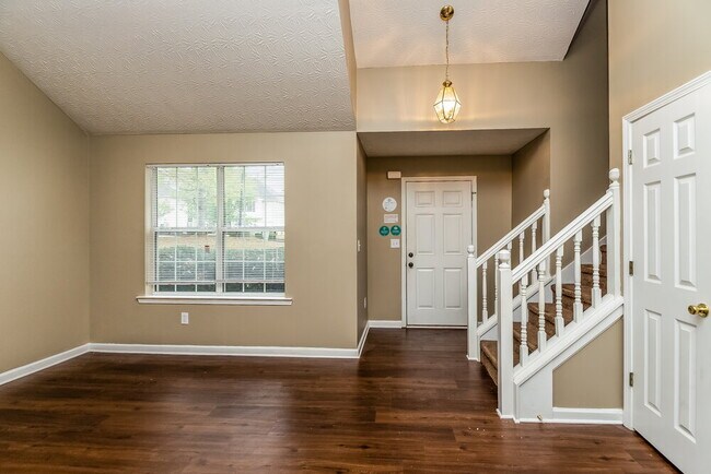 Foto del edificio - 70 Creekview Blvd