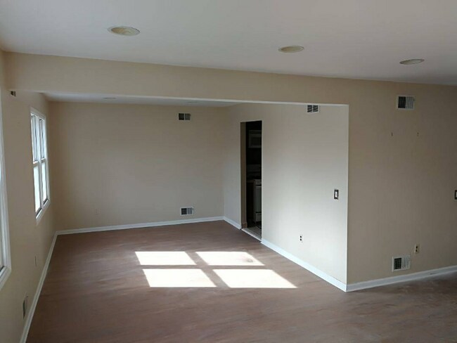 Foto del edificio - 235 Cristiani St