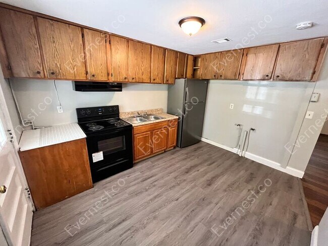 Building Photo - 5601 Belaire Dr