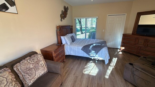 Foto del edificio - 8294 Mulligan Cir