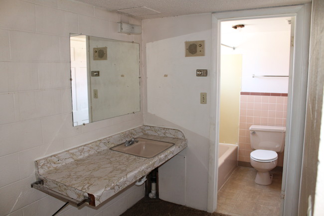 Bathroom - 112 E Cherry St