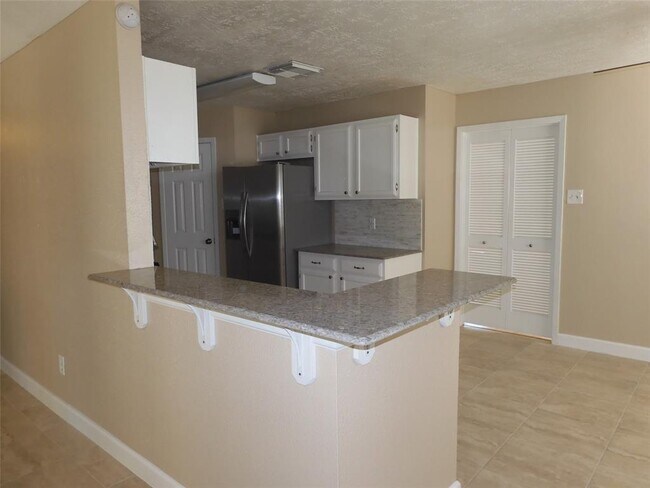 Foto del edificio - 412 Forest Hills Dr