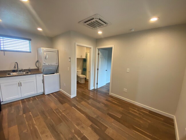Foto del edificio - 1 Bed, 1 bath single story ADU in Central ...