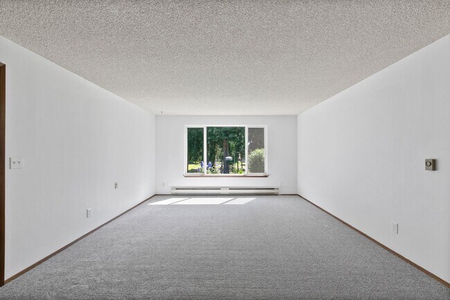 Foto del edificio - $1,500 - 2 Bed / 1 Bath - Recently Renovated in Private Setting