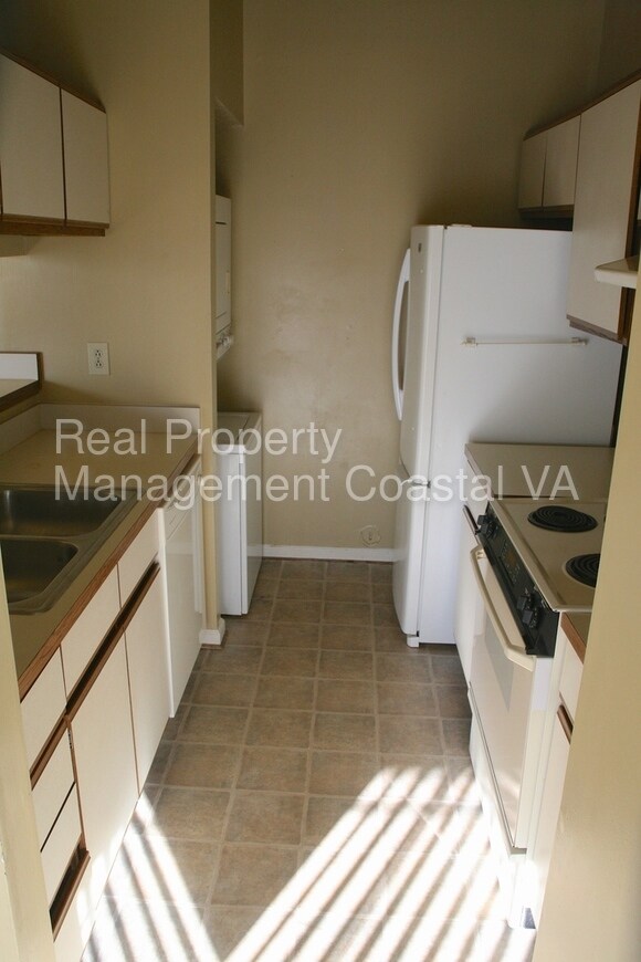 Building Photo - 3766 Towne Point Rd