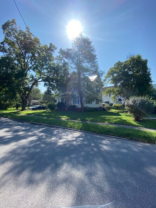 Building Photo - 1119 S College Ave
