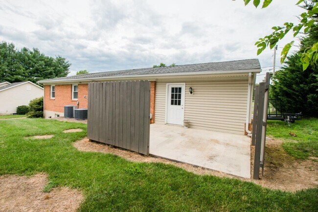 Building Photo - 3 bedroom apartment for rent