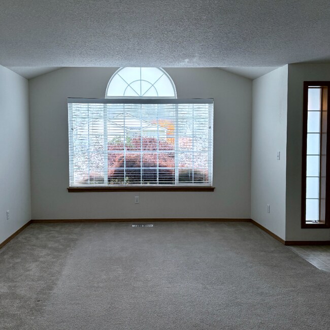 Building Photo - 109 Wilshire Way