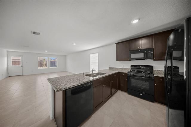 Foto del edificio - 2402 Mobile St