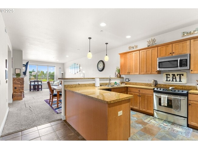 Building Photo - 1000 N Holladay Dr