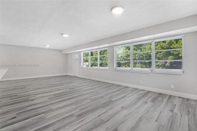 Foto del edificio - 3303 NW 37th Ave