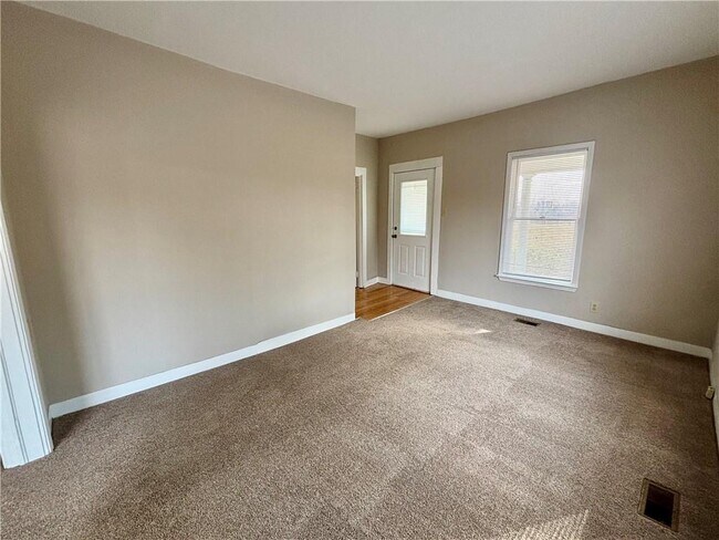 Foto del edificio - 3302 N Bogan Rd NE