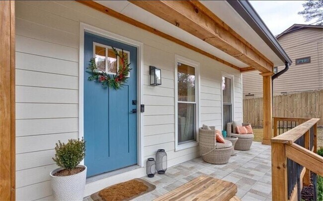 Building Photo - 1201 Holly Hills Dr SW