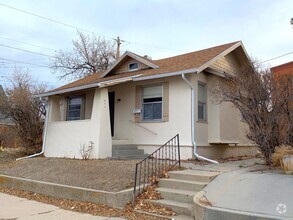 Building Photo - 617 E 5th St