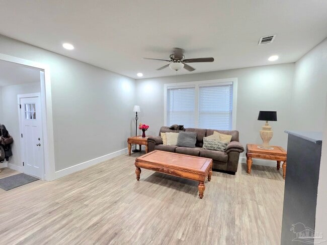 Building Photo - 18 Milton Rd