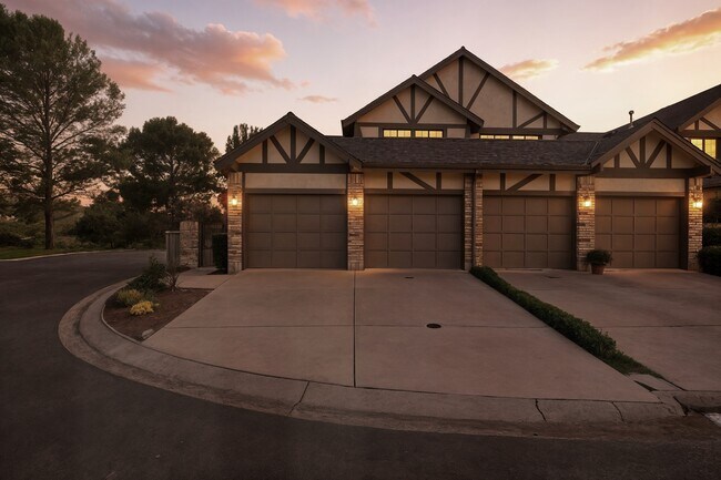 Building Photo - 121 Haslemere Ct
