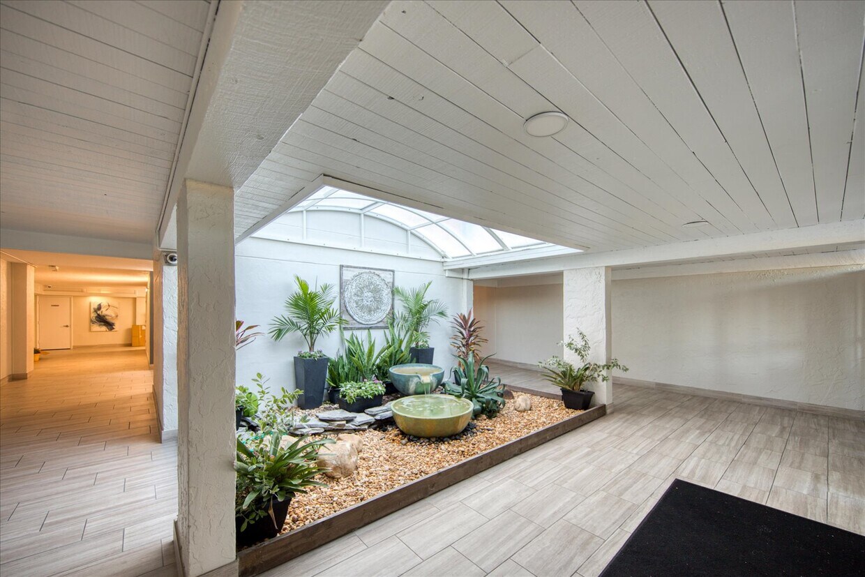 Lobby - 500 Treasure Island Cswy