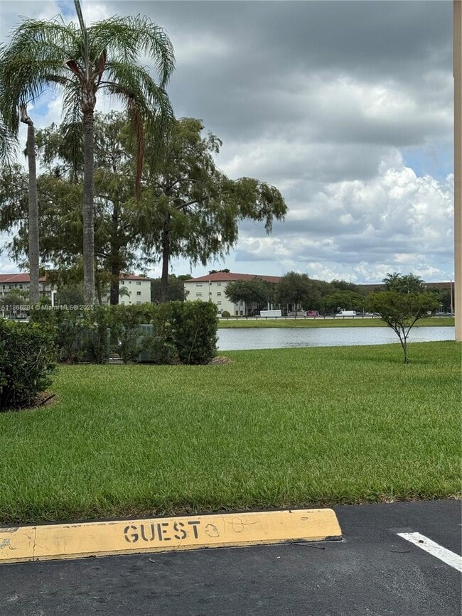 Foto del edificio - 13101 SW 11th Ct