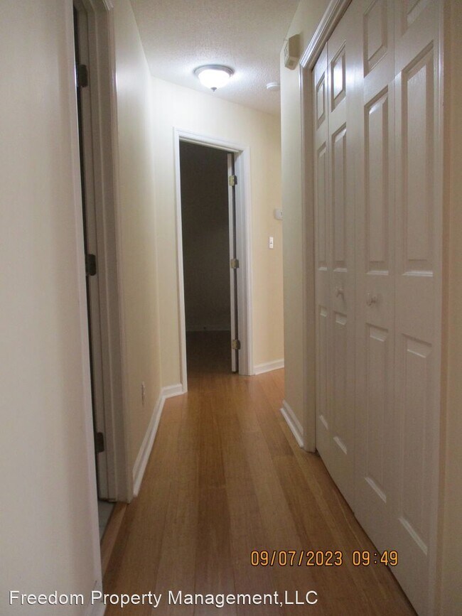 Building Photo - 3 br, 2 bath House - 135 York