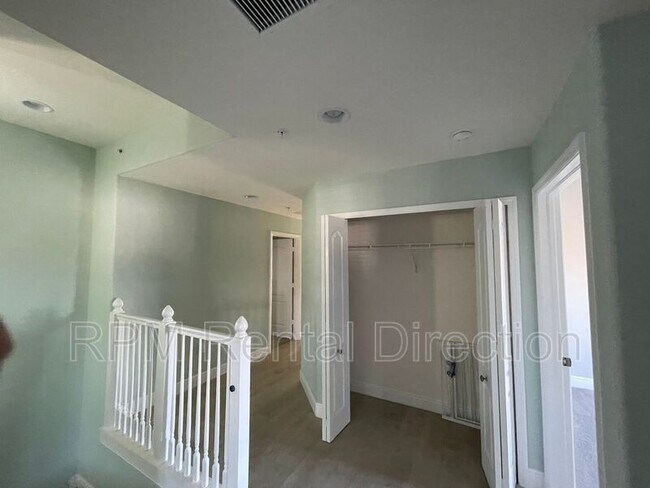 Building Photo - 12030 Santaluz Dr