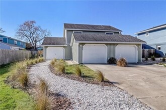 Building Photo - 833 Mary St