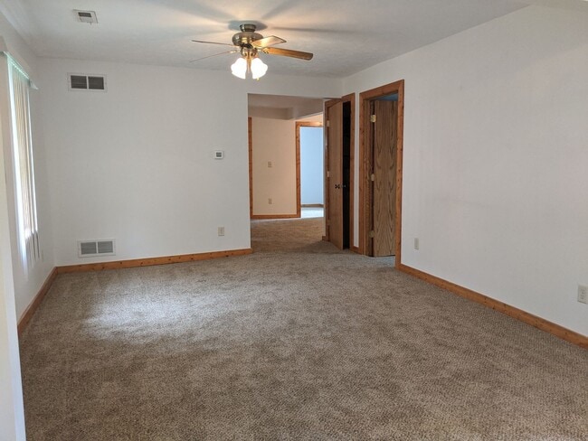 Building Photo - 4-Bedroom, 1.5 bath home, close to ISU campus
