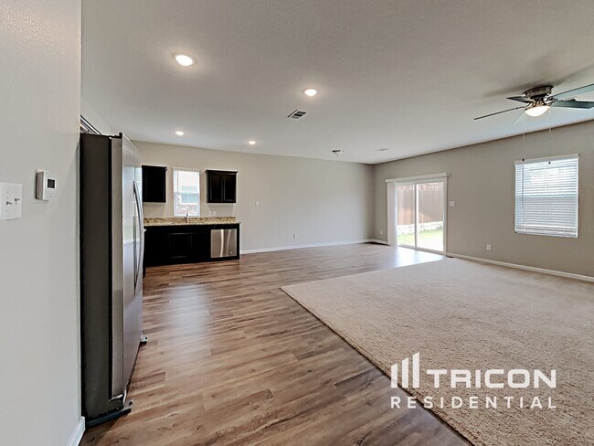 Foto del edificio - 5328 Stone Meadow Ln