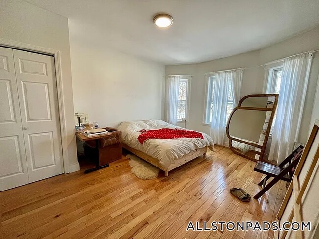 Building Photo - 84 Allston St