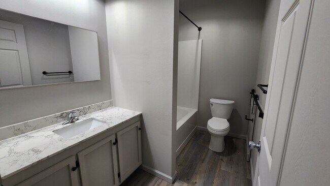 Foto del edificio - 347 L-12