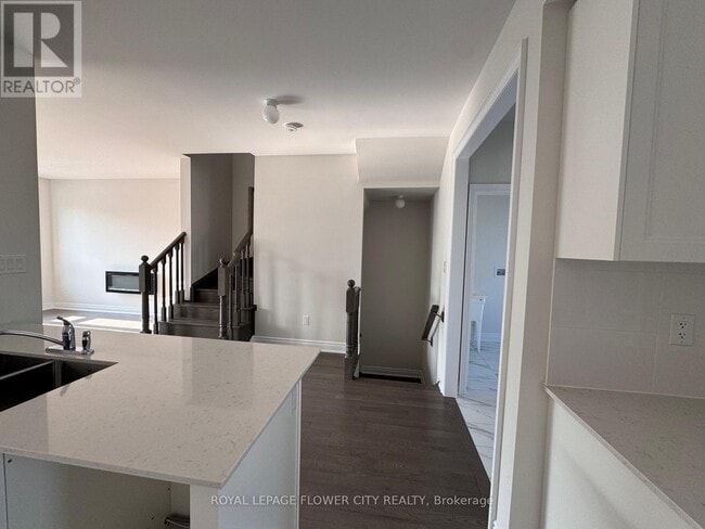 Building Photo - 121 Tennant Cir