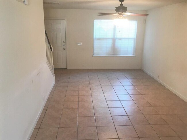 Building Photo - 17406 Hoover Gardens Dr