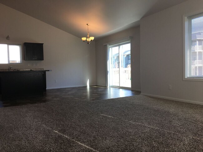 Foto del edificio - 3 Bed 3 Bath Single Family Home