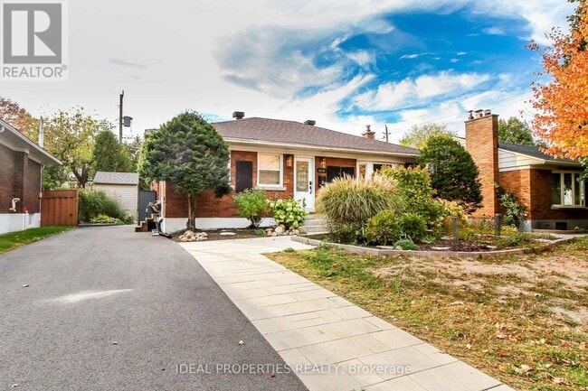 Building Photo - 2034 Saunderson Dr