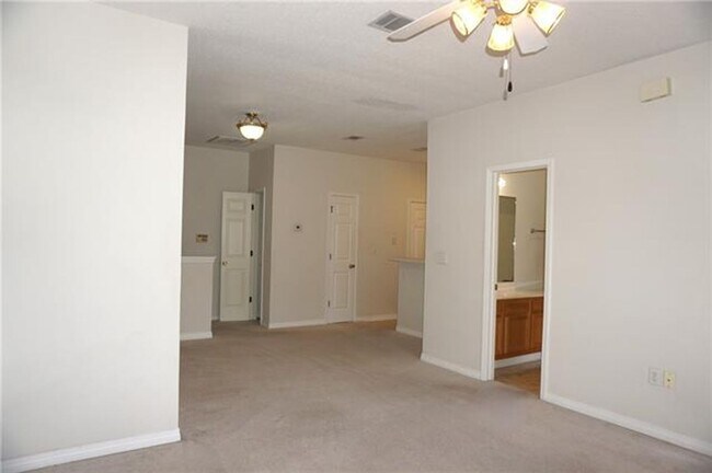 Foto del edificio - 1 Bedroom, 1 Bathroom Condo, Gated Community