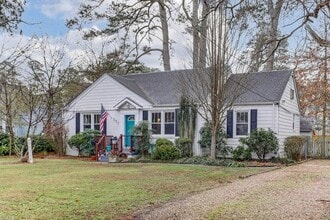 Building Photo - 171 W Bay Ave