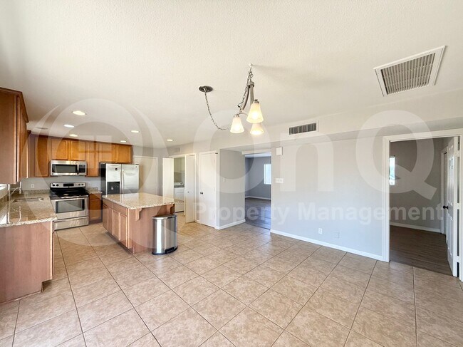 Photo - 1307 W Elna Rae St House