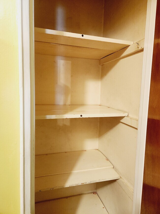 Foto del edificio - 7276 Calamus Ave