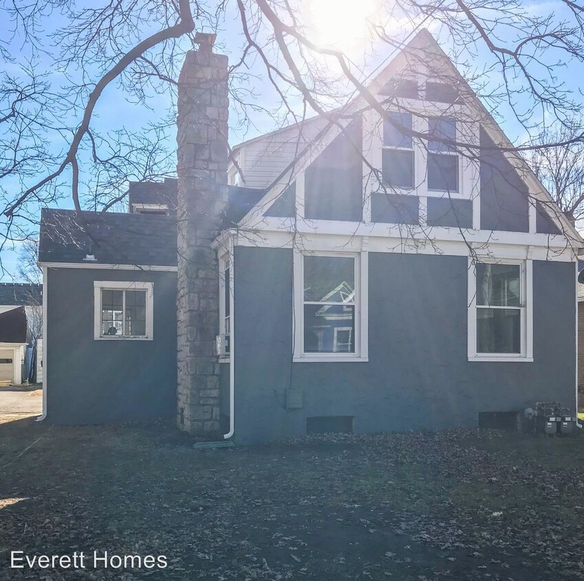 Primary Photo - 610 W State St