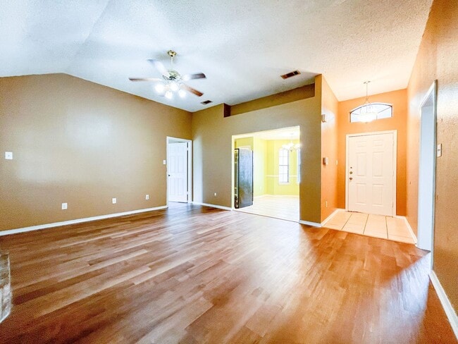 Foto del edificio - Available NOW This charming 1 story, 3 bedroom, 2 bath house could be your next home! Beautiful w...