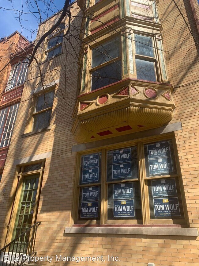 Building Photo - 3 br, 1.5 bath House - 33 N. Queen St., Un...